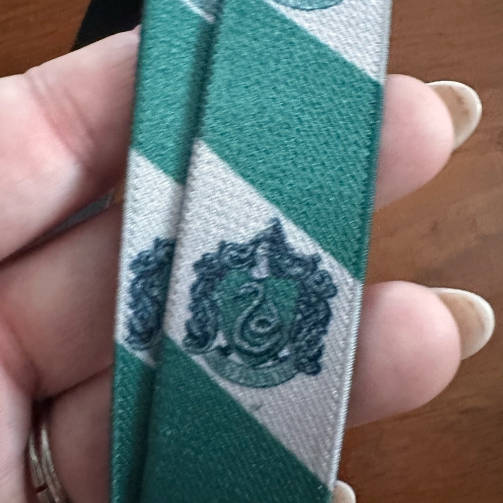 Universal The wizarding world of Harry Potter 2 Lanyards Slytherin & Gryffindor - Picture 6 of 9